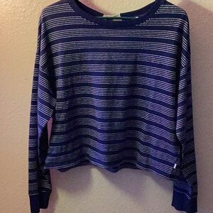 Like new Levi’s cropped blue with silver stripes and back silver bow. Size M.